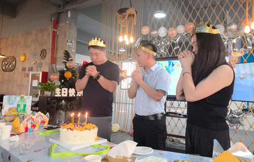 自力式调节阀厂家雷力阀门生日会.jpg